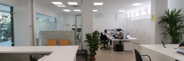Foto de Madurga y Largo Gestores S.L.